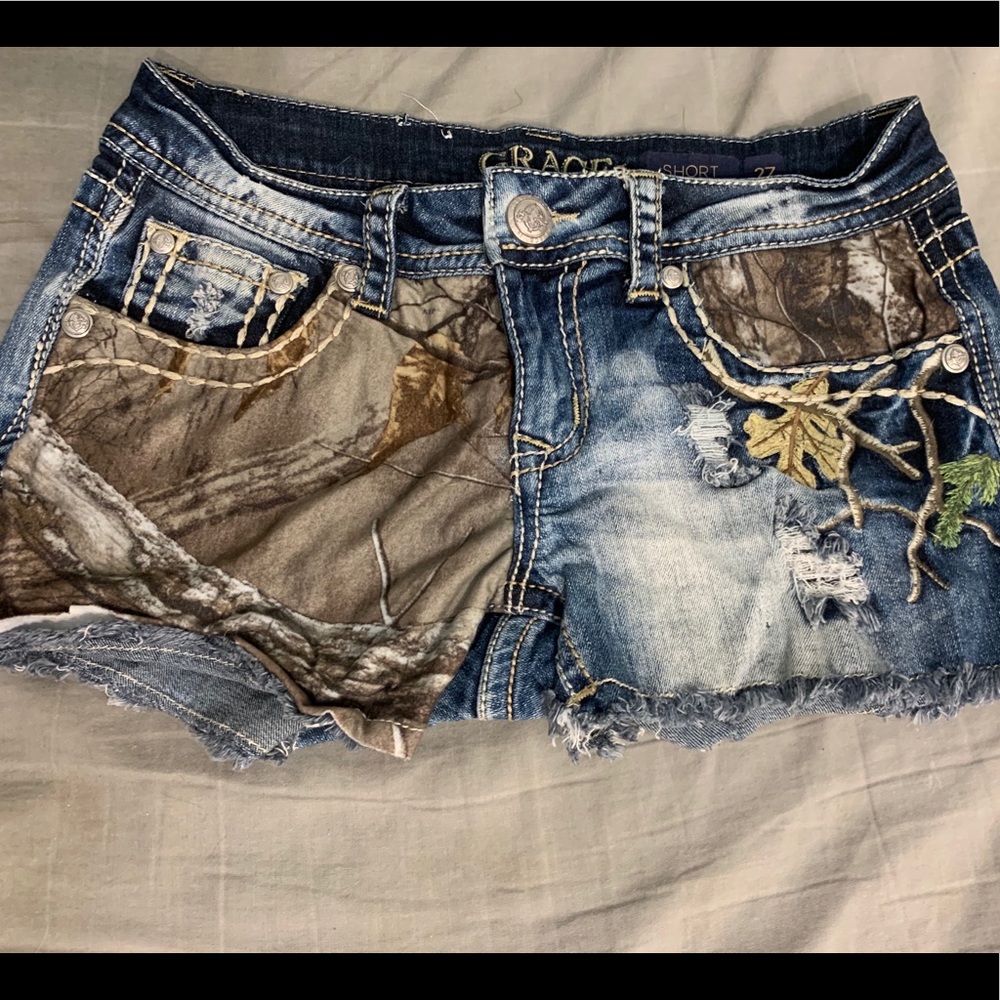 Women’s Camo shorts